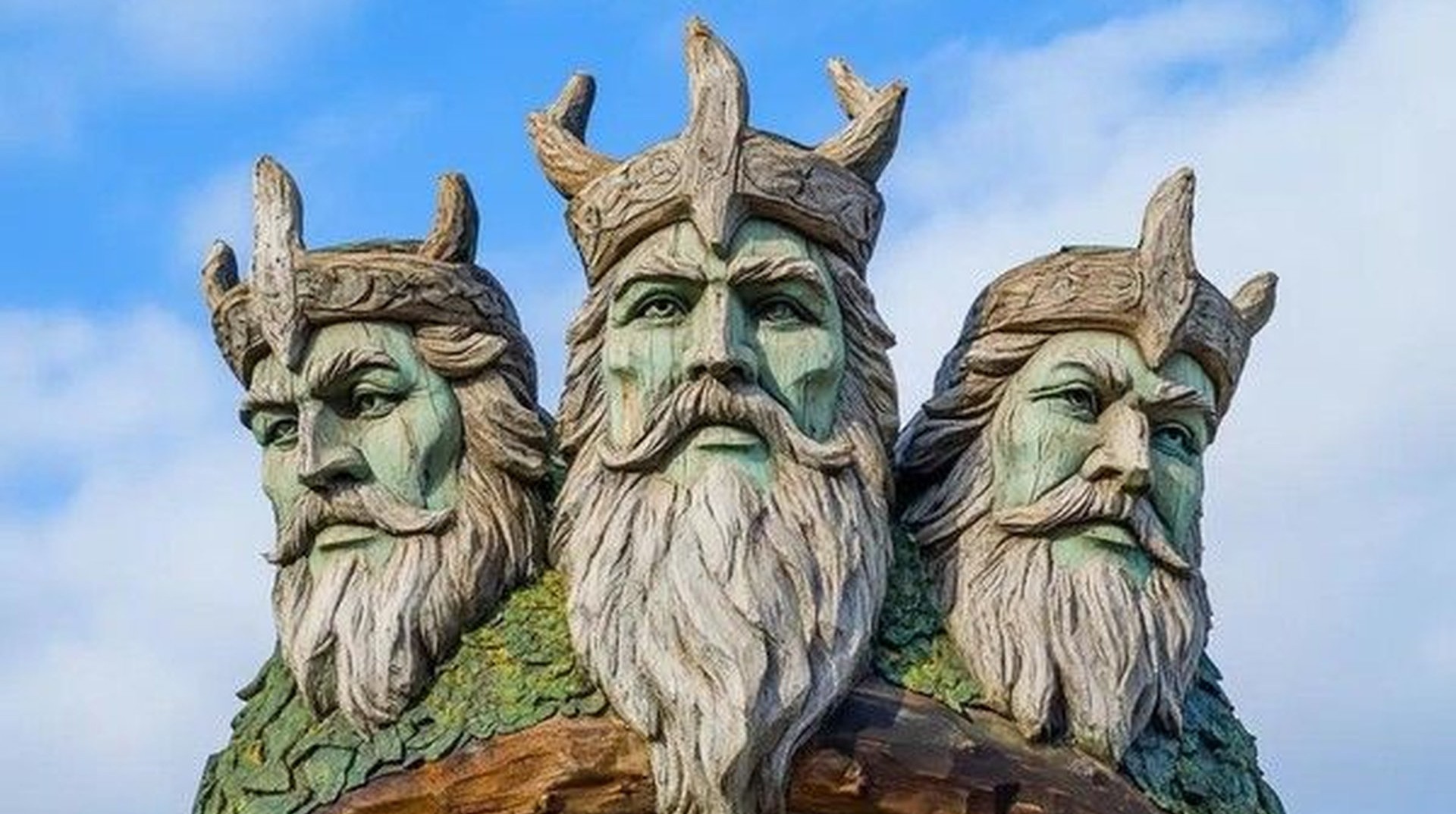 Статуя Триглава — бога трёх миров в славянской мифологии